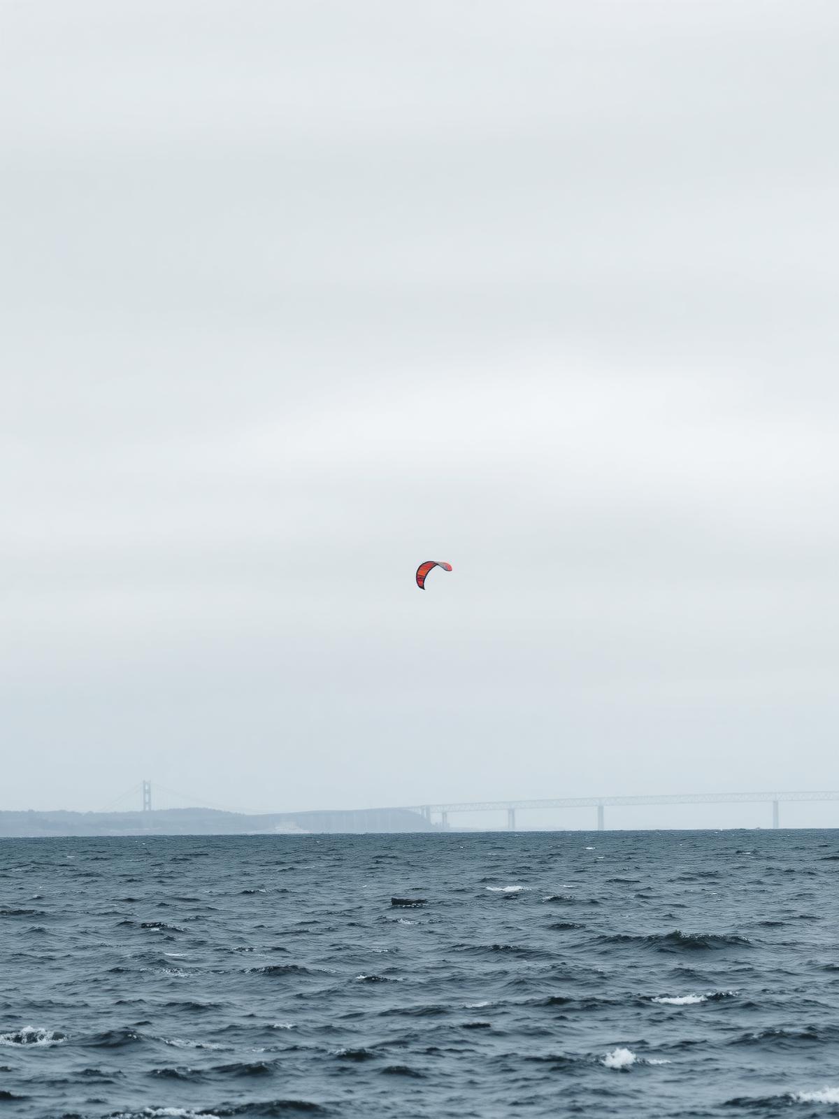 Kitesurfare över Öresund med Öresundsbron i bakgrunden